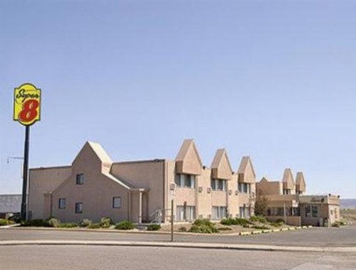 Super 8 by Wyndham Laramie image 16