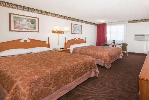 Super 8 by Wyndham Laramie image 3